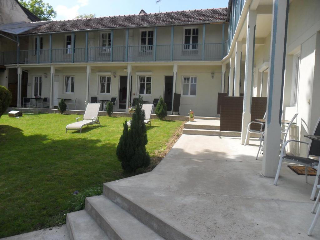 Hotel La Buissonniere Bannay  Экстерьер фото